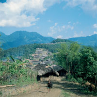Blick auf das nahe der burmesischen Grenze gelegene Dorf Manyakshu der Konyak-Naga